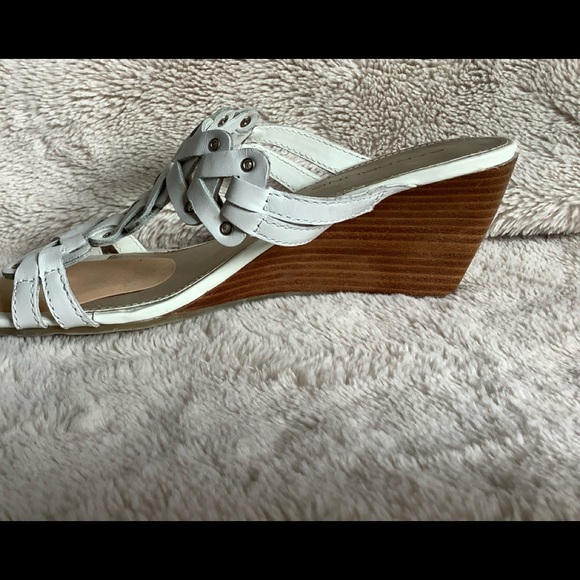 Bandolino white wedge sandals - Picture 3 of 3